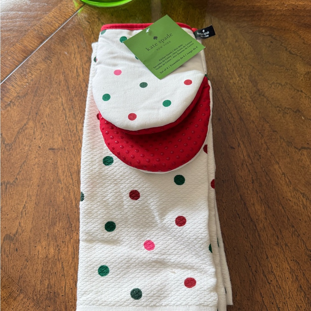 Kate Spade Polka Dot Kitchen Towel and Oven Mitt Set - NWT